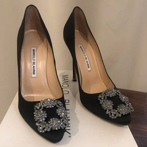 Manolo Blahnik satin pump